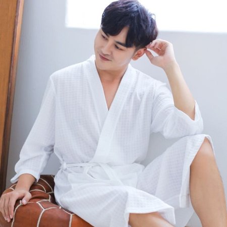 Халат для ванной комнаты с рисунком в клетку изображение