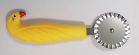 Нож фигурный для резки пиццы и теста с желтой пластмассовой ручкой MH-XN06 / К144 / B28.5 детальное фото
