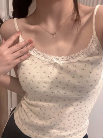 Летний женский футболка с узкими короткими рукавами и круглым вырезом фото