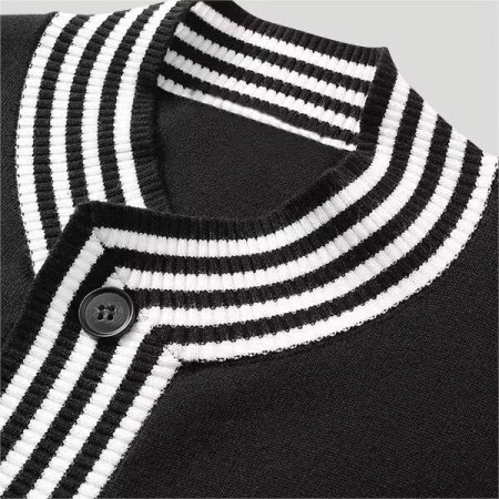 Мужской свитер с полосатым узором и стойкой фото