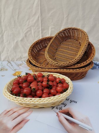 Фруктовая корзина овальной формы фотография