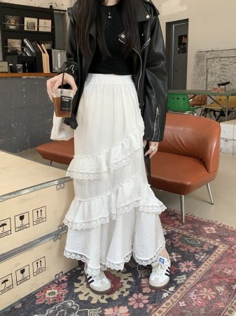 Высокая талия белая асимметричная юбка с кружевными вставками фото