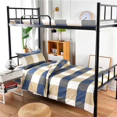 Одеяло для спальни в университетском общежитии фотография