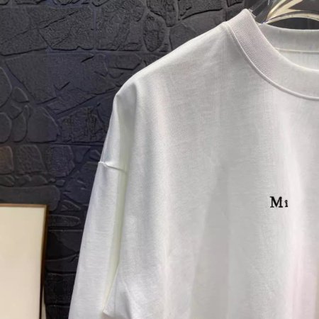 Футболка с длинным рукавом Maison Margiela MM6 с круглым вырезом и принтом букв фотография