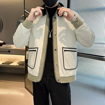 Мужская куртка с воротником и карманами фото