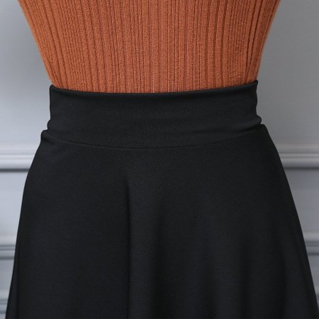 Длинная юбка в стиле ретро с высокой талией фотография