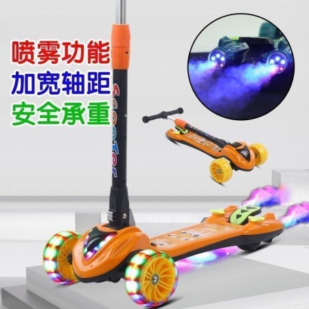 Детский трехколесный самокат фотография