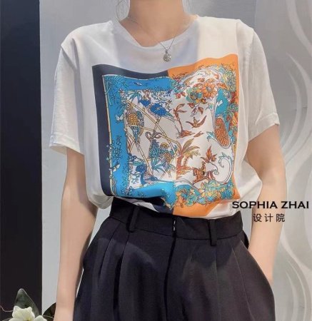 Футболка из искусственного шелка с коротким рукавом фотография