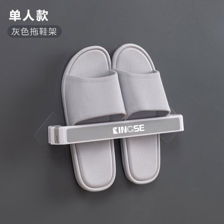 Полка для ванной комнаты и тапочки фото