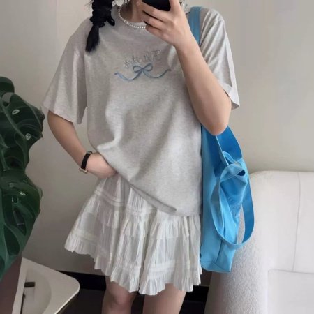 Футболка с вышивкой бабочки и буквами фото