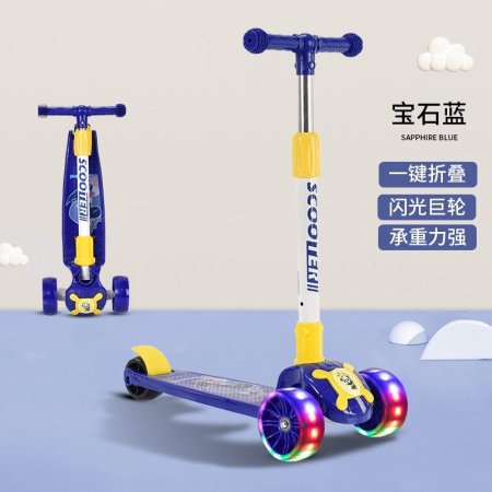 Детский трехколесный самокат фотография