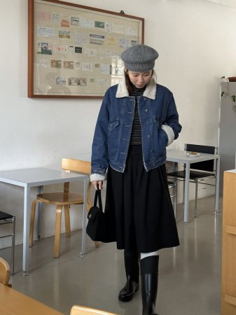 Женская зимняя юбка из вельвета изображение