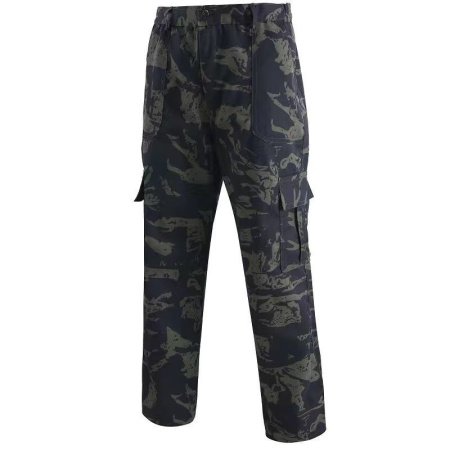 Рабочий костюм с камуфляжным рисунком изображение