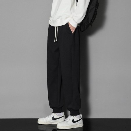 Весенние мужские узкие брюки фотография