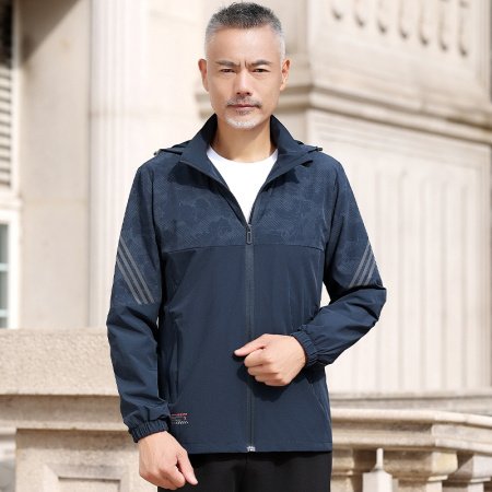 Весенняя куртка с капюшоном для мужчин среднего возраста фото