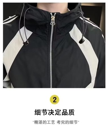 Мужская куртка с полосками и капюшоном изображение