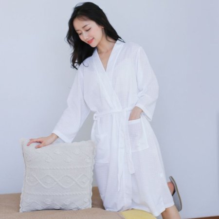 Халат для ванной комнаты с рисунком в клетку изображение