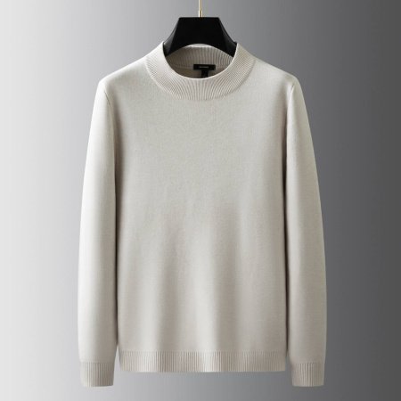 Мужской свитер с полувысоким воротником и флисом для зимы фотография