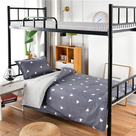 Одеяло для спальни в университетском общежитии фотография