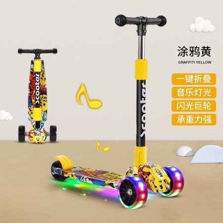 Детский трехколесный самокат фотография