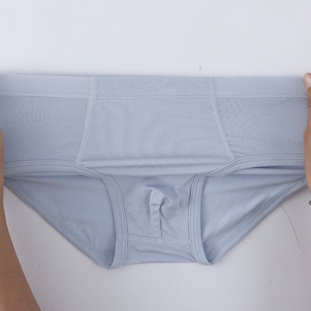 Детские трусы в упаковке из трех штук изображение