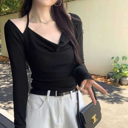 Толстовка с длинным рукавом и завышенным воротником фотография