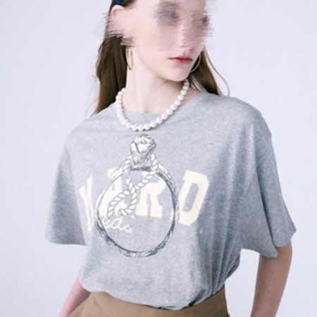 Футболка с коротким рукавом и принтом маленькой собачки фотография