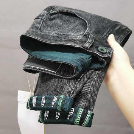 Мужские джинсы в стиле хай-тек фотография