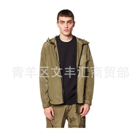 Хаки куртка с молнией и капюшоном фото