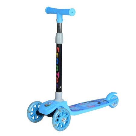 Детский трехколесный самокат фотография