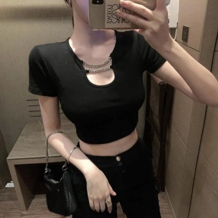 Футболка Черная с острым дизайном фото