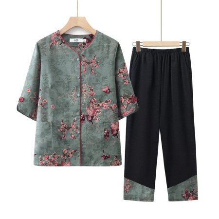 Летний комплект для женщин среднего возраста изображение