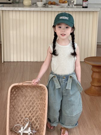 Детские джинсовые брюки с лямками изображение