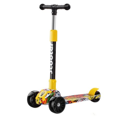 Детский трехколесный самокат фотография