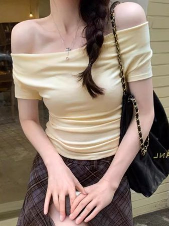 Женская футболка с коротким рукавом фотография