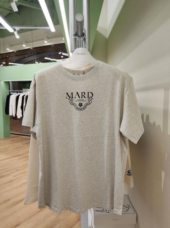 Футболка с коротким рукавом и принтом маленькой собачки фотография