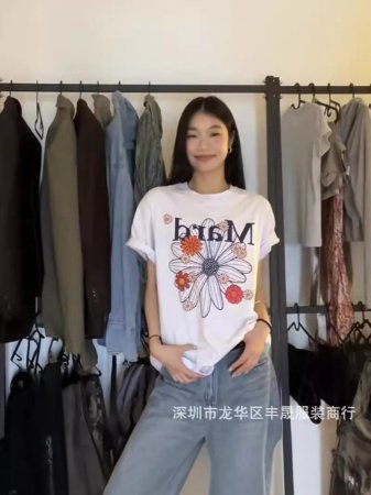 Женская футболка Mardi с принтом цветов и собак фото