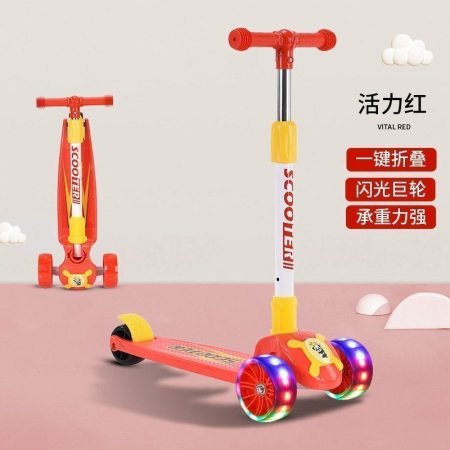 Детский трехколесный самокат фотография