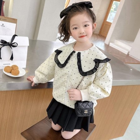 Детская куртка с воротником и узором в горошек изображение