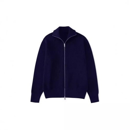 Мужской свитер с высоким воротником и двойной молнией фотография