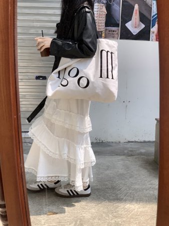 Высокая талия белая асимметричная юбка с кружевными вставками фото