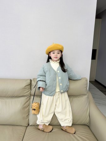 Детская зимняя куртка с утиной пуховой подкладкой фотография