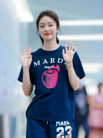 Футболка с коротким рукавом и принтом маленькой собачки фотография