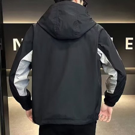 Мужская куртка с полосками и капюшоном изображение