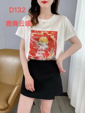 Футболка из искусственного шелка с коротким рукавом фотография