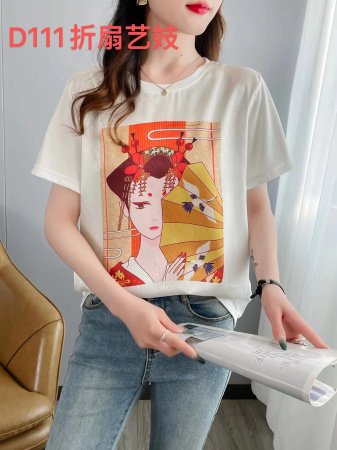 Футболка из искусственного шелка с коротким рукавом фотография