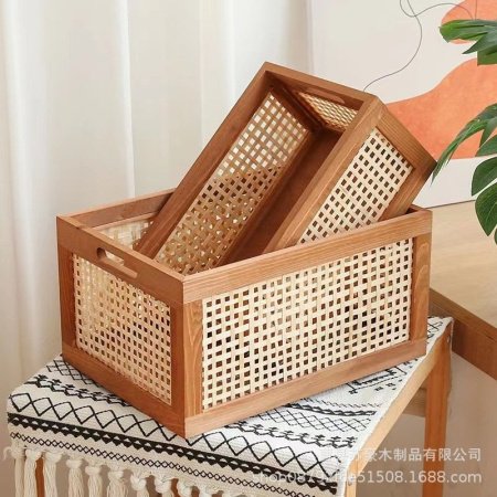 Ретро деревянная корзина для хранения фотография