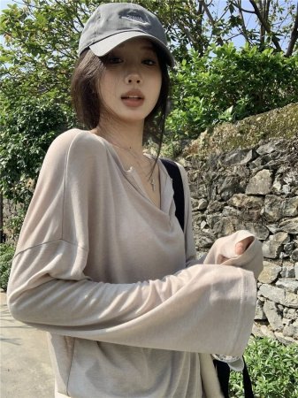 Летняя женская футболка с длинным рукавом и V-образным вырезом фотография