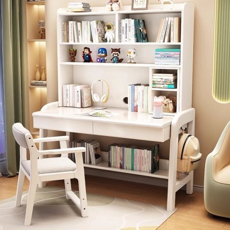 Детский письменный стол из натурального дерева фото