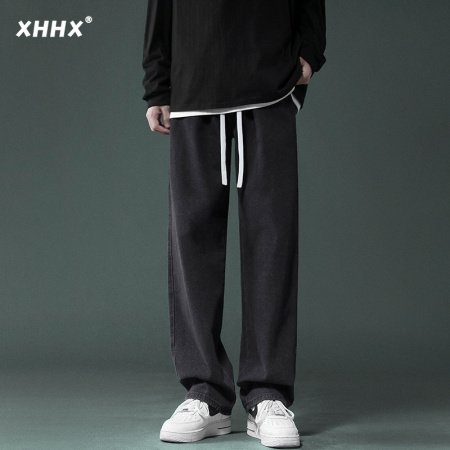 Мужские джинсы весенне-летней коллекции 2023 изображение